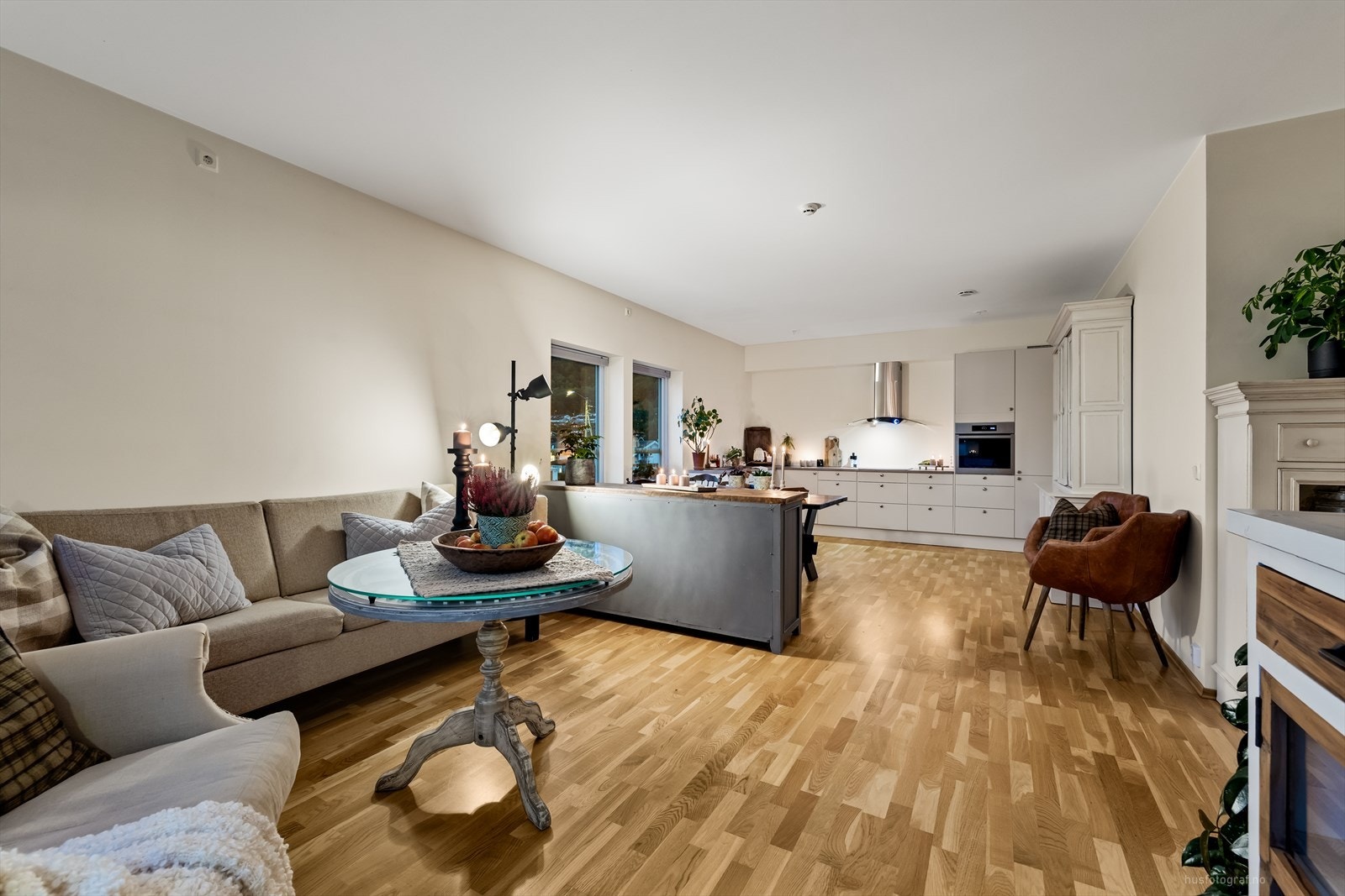 Leiligheten har tidsmessige og delikate farge- og materialvalg, kombinert med en praktisk og gjennomtenkt planløsning. Galleribilde