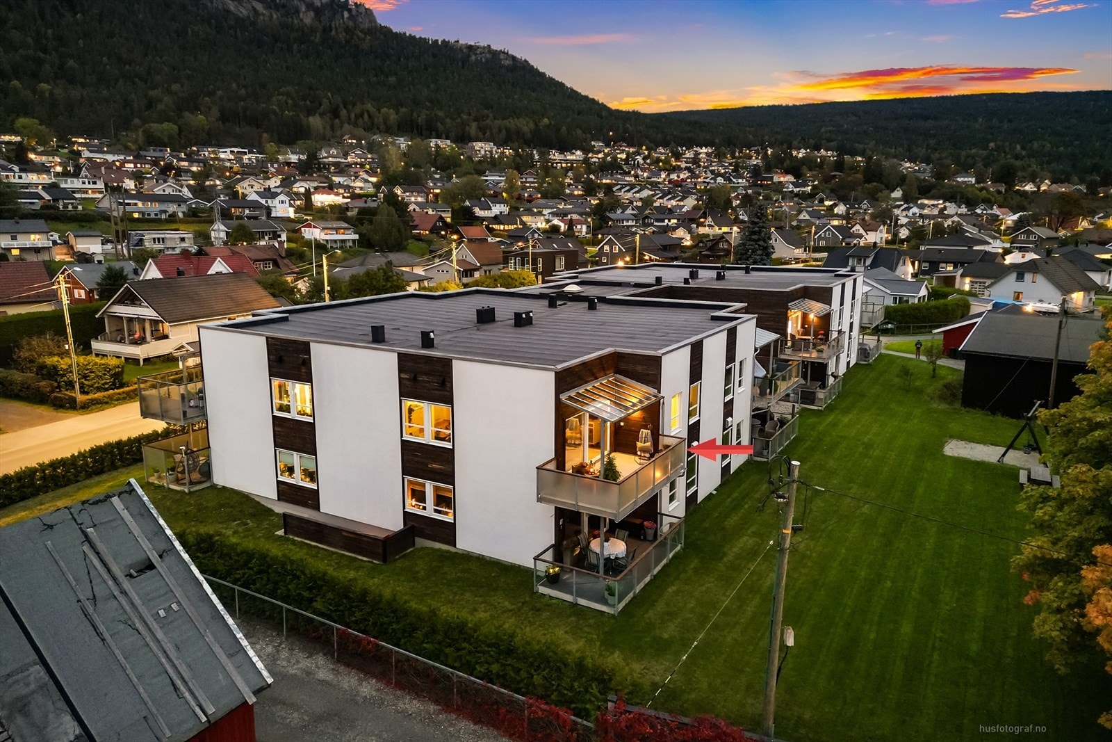 Her bor man sentralt i Solbergelva, i et rolig og populært boligområde. Galleribilde