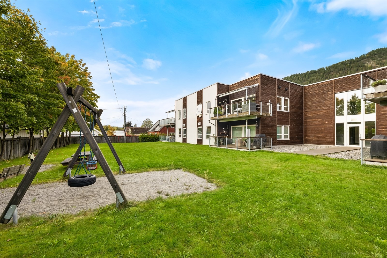 Gamle Riksvei 127A ligger sentralt i Solbergelva i et rolig og populært boligstrøk. Galleribilde