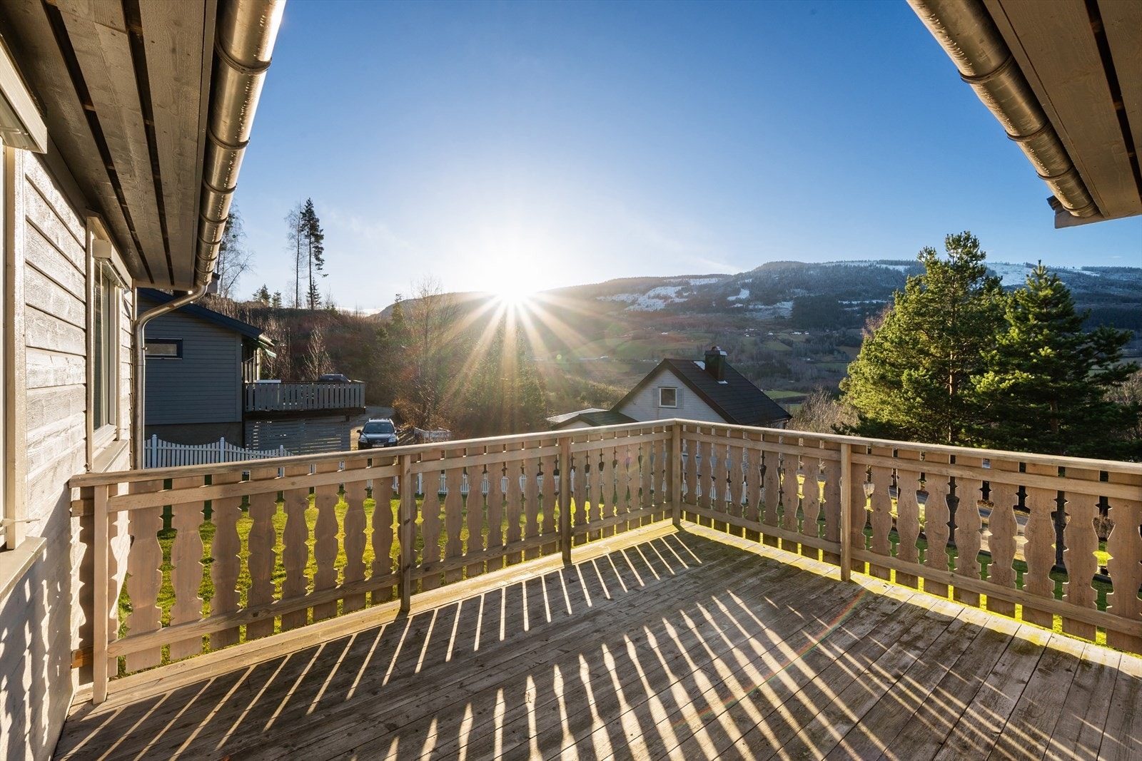 Med sørvestvendt beliggenhet kan man nyte solrike dager på terrassen. Galleribilde