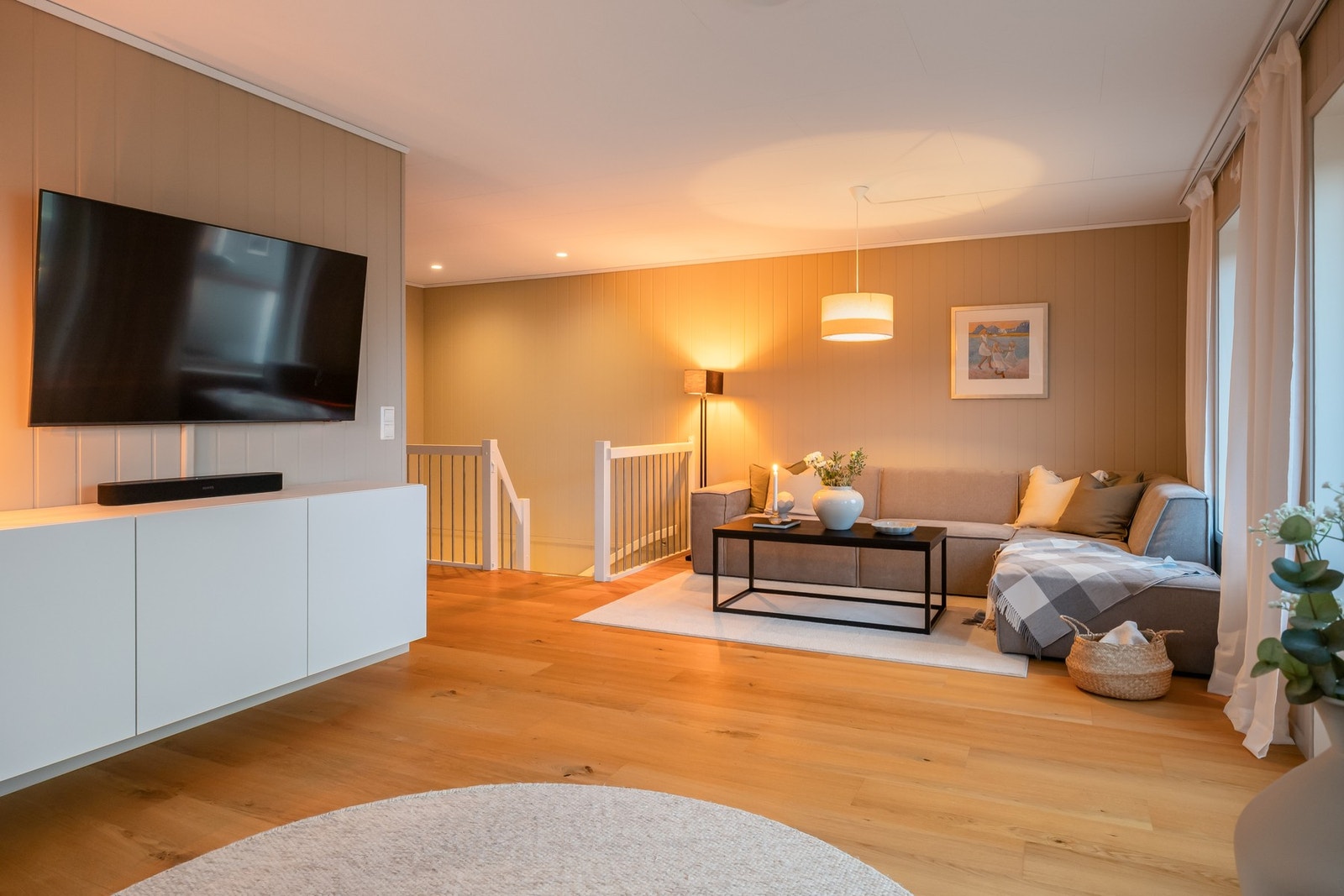 Stuen ligger i boligens andre etasje. Galleribilde