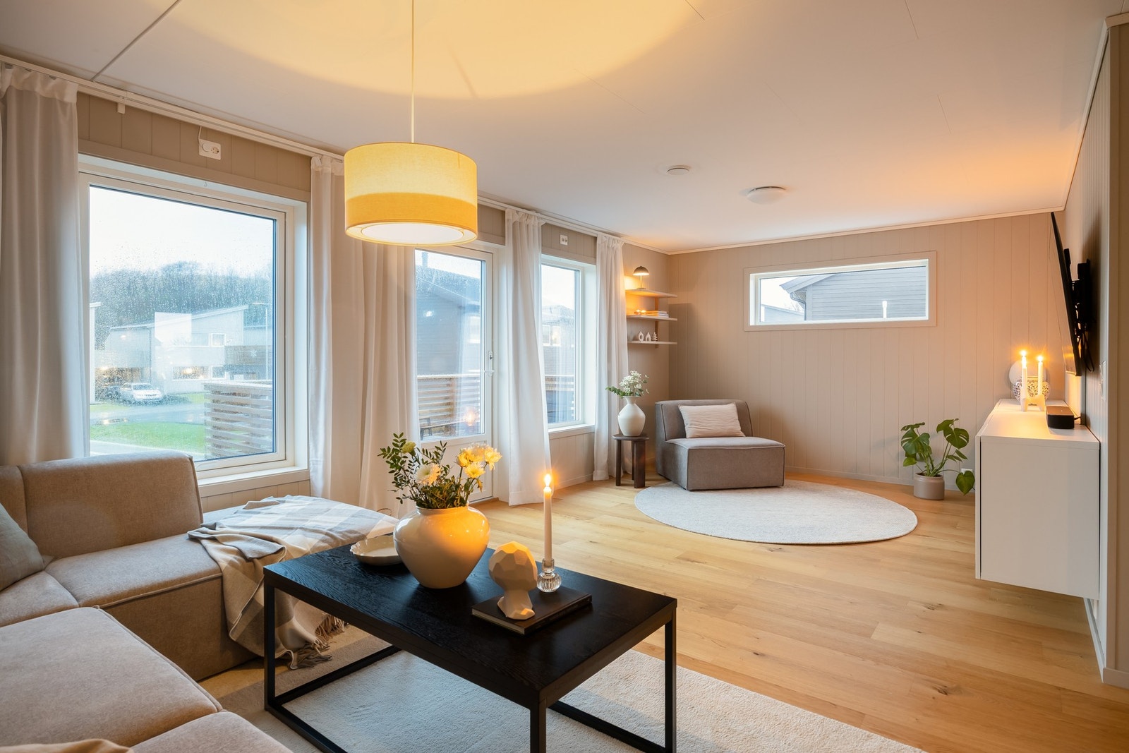 Den er enkelt møblert etter naturlige soner. Galleribilde