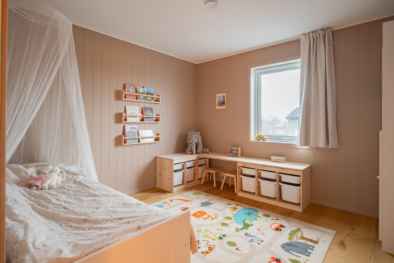 Romslig soverom i 2. etasje på 10 m². Galleribilde