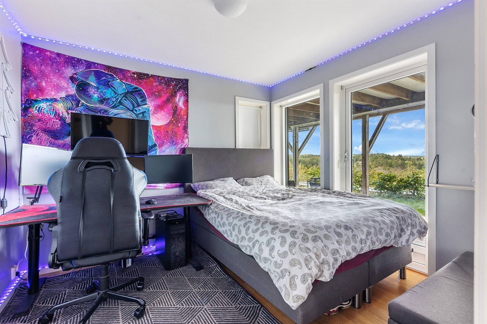 Det andre soverommet på dette planet har også utgang til uteområdet. Galleribilde