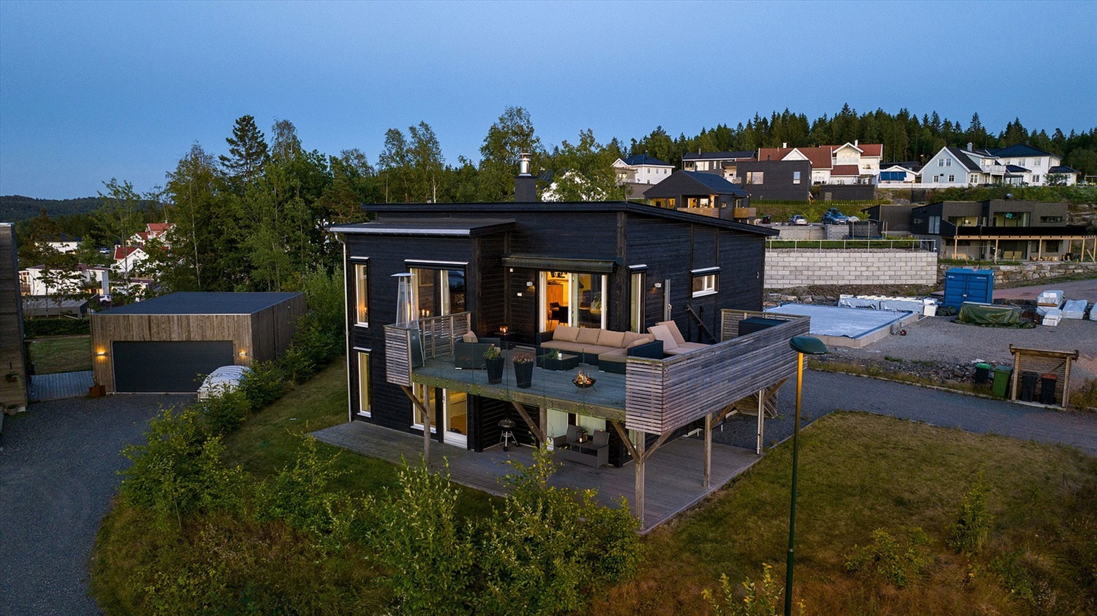 Velkommen til Hafrakerskottet 3! Bilder er tatt i 2023. Huset på nabotomten er oppført etter at bildet ble tatt. Galleribilde