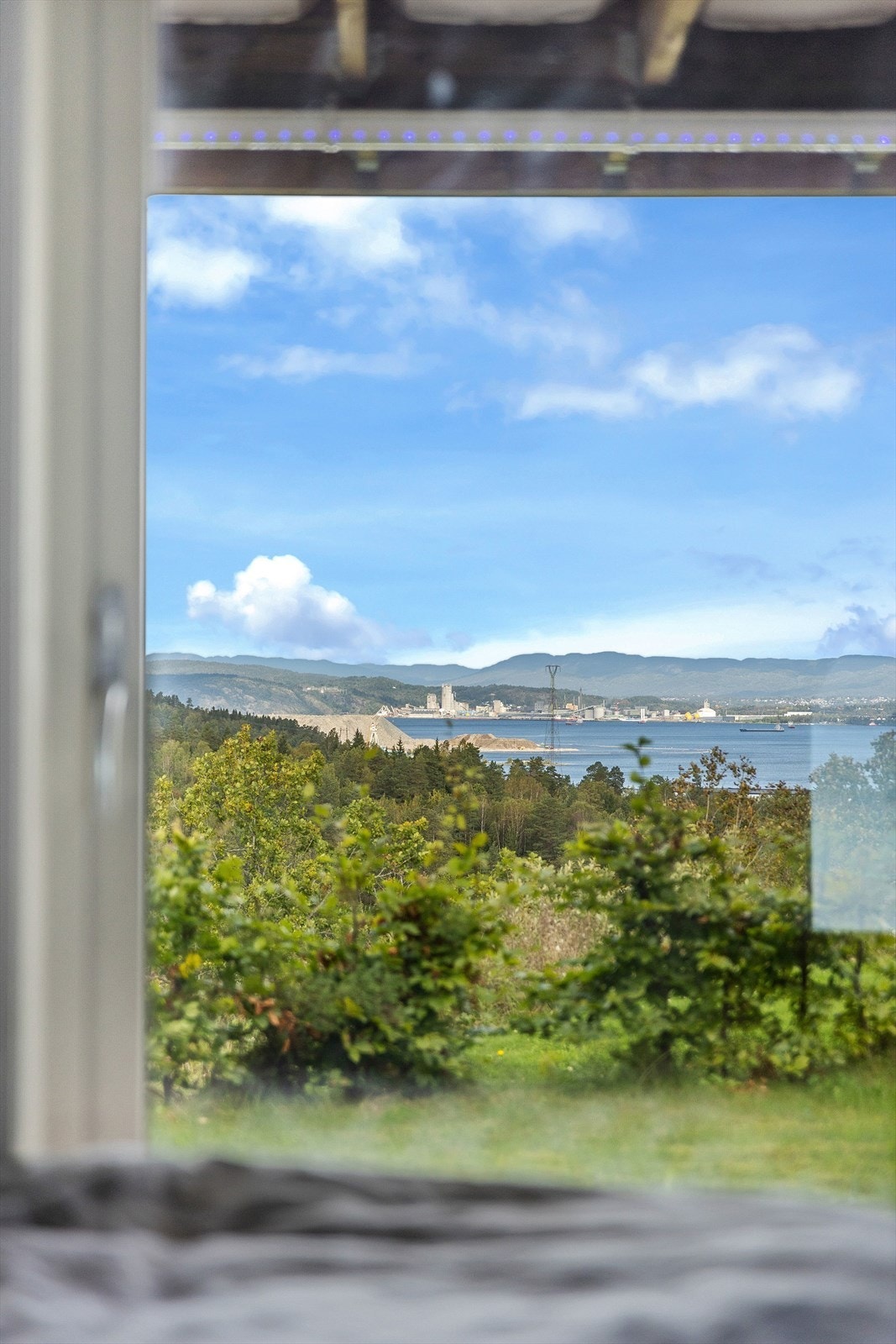 Selv fra flere av soverommene kan du nyte den flotte utsikten. Galleribilde