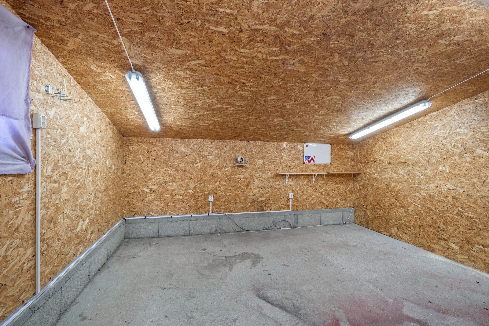 Bod i garasjen. Galleribilde