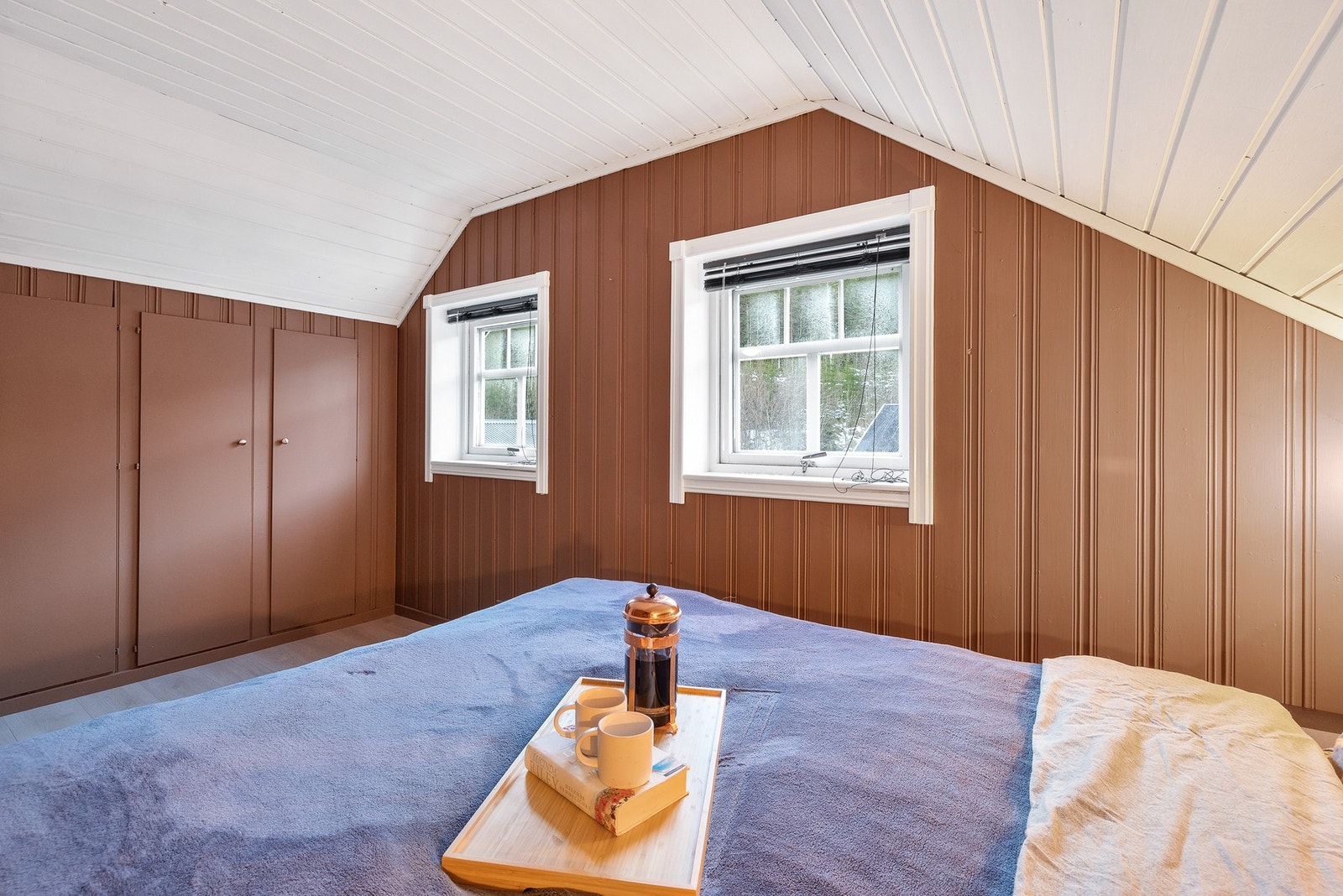 Lune og moderne fargevalg som passer godt til soverommet. Galleribilde