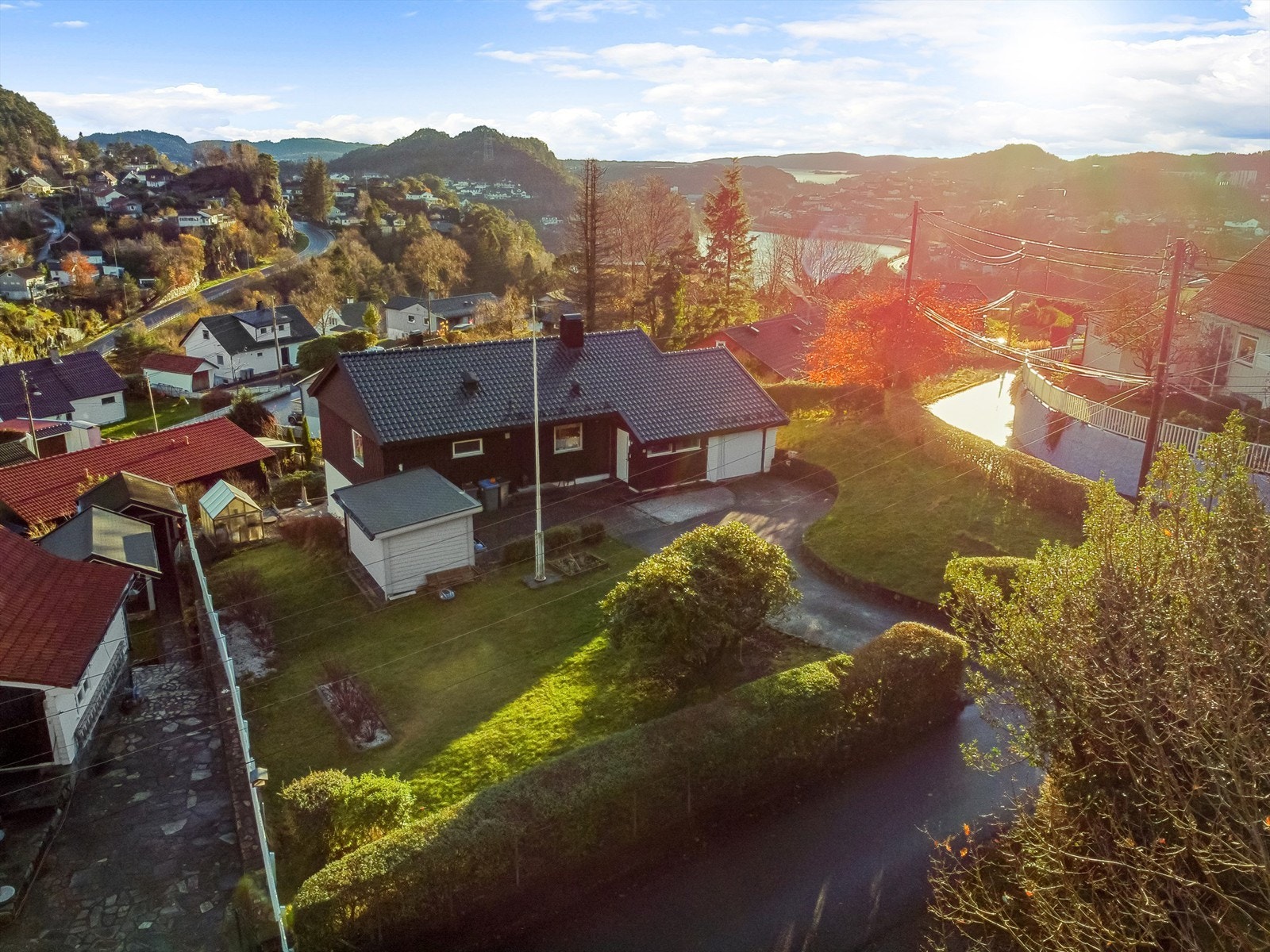 Tomten ligger i veletablert og barnevennlig område på toppen av Sildaberget Galleribilde