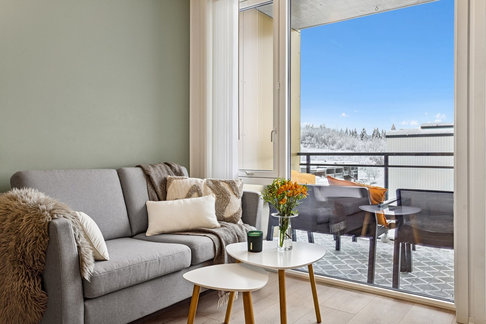 Leiligheten har en gjennomgående god standard med moderne farge- og materialvalg. Galleribilde