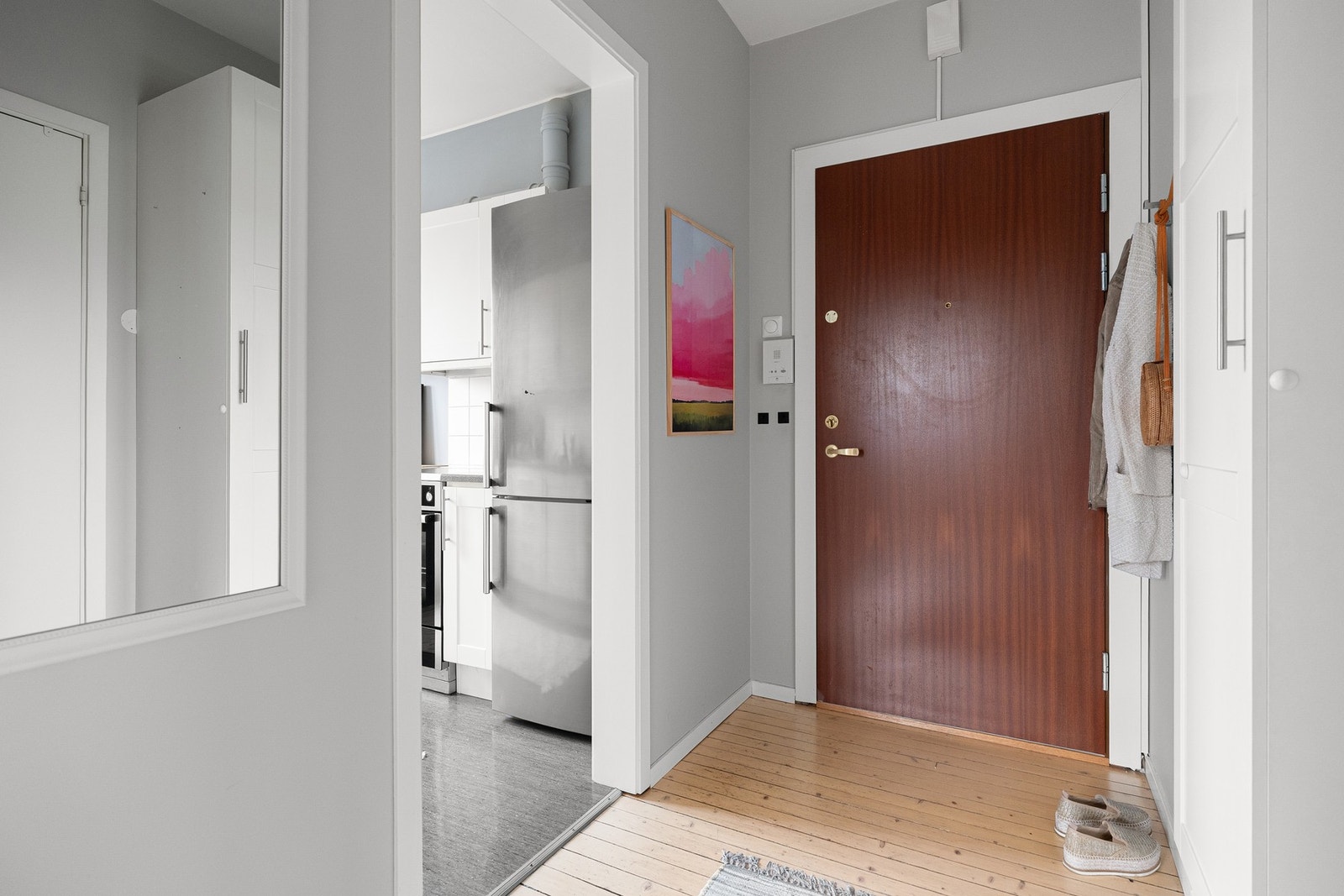 Alle rommene bindes naturlig sammen i entréen. Galleribilde