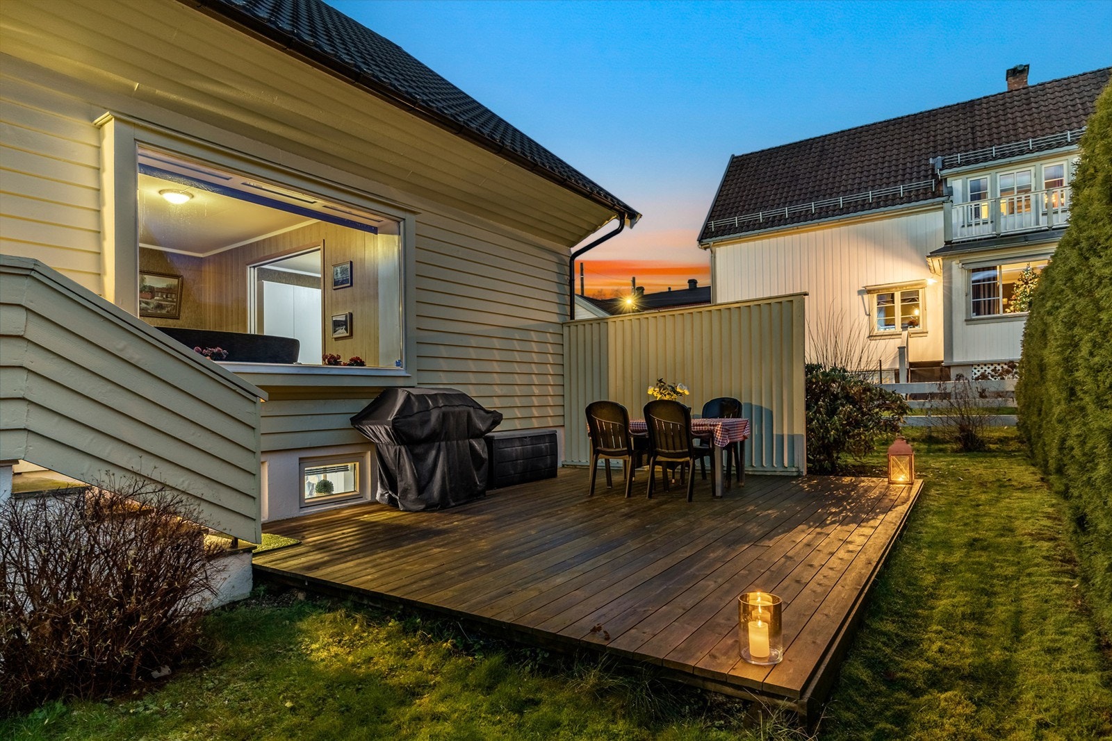 Terrasse og hage. Galleribilde