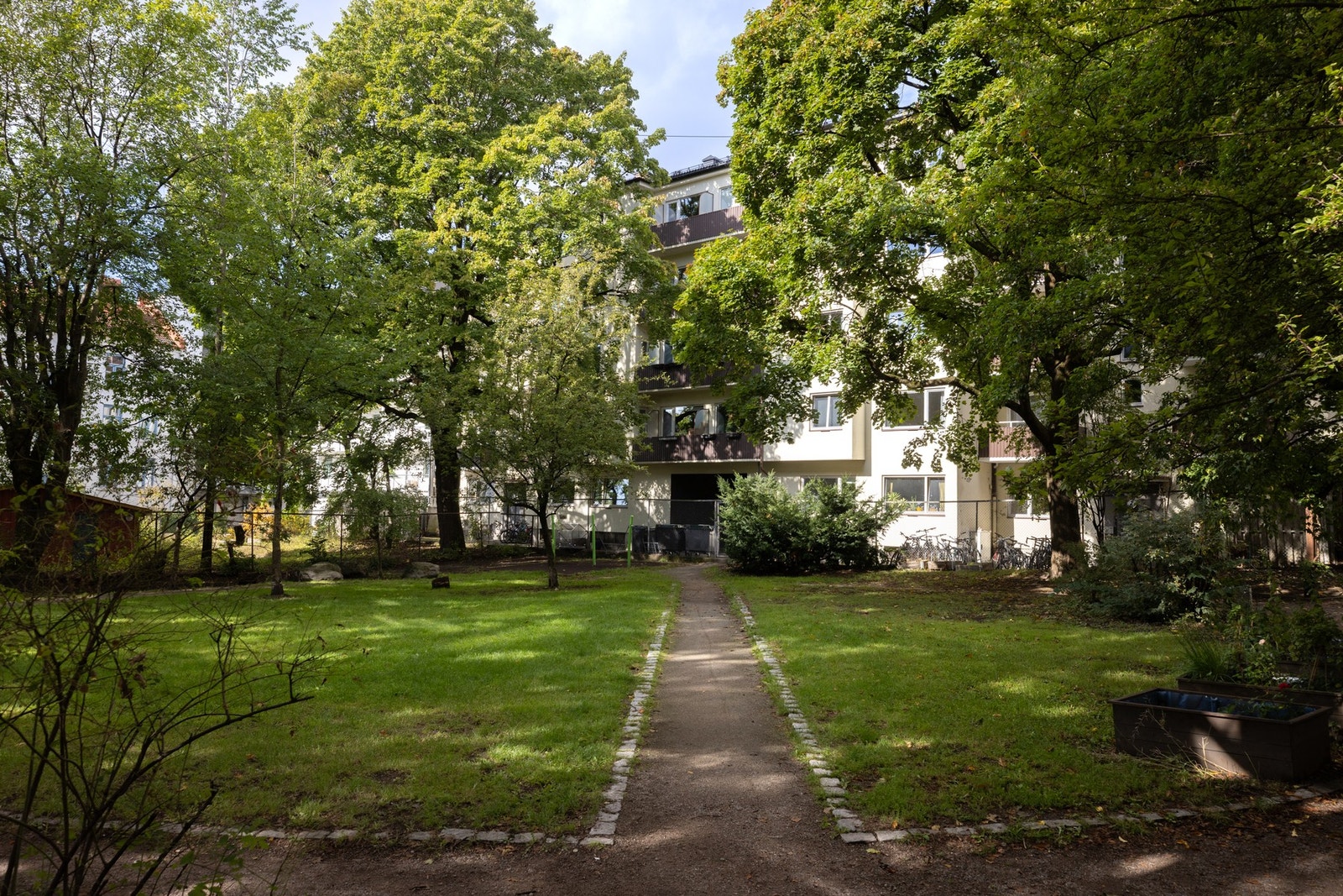 Her kan varme sommerdager nytes som en fin forlengelse av leiligheten. Galleribilde