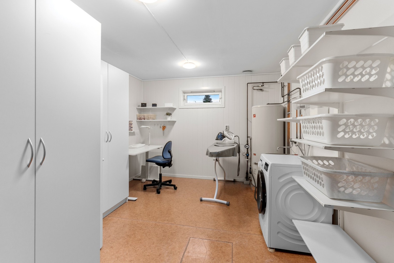 Romslig vaskerom på 14,1 kvm. Galleribilde