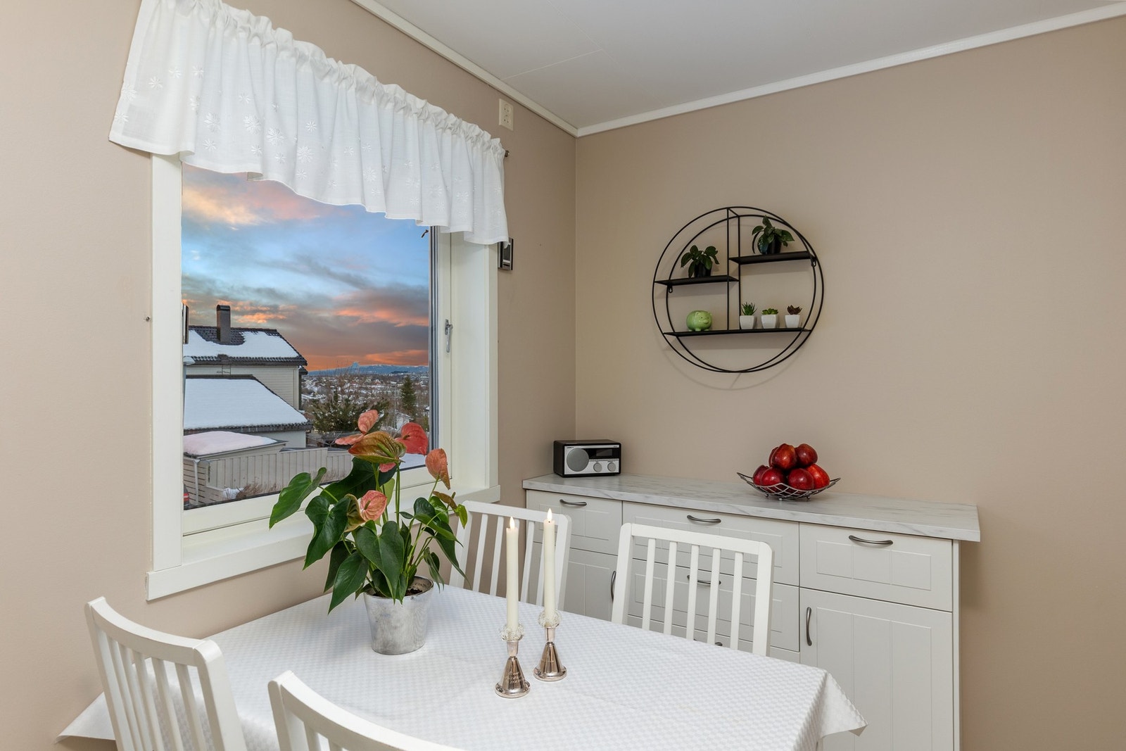 Fin utsikt fra frokostbordet. Galleribilde