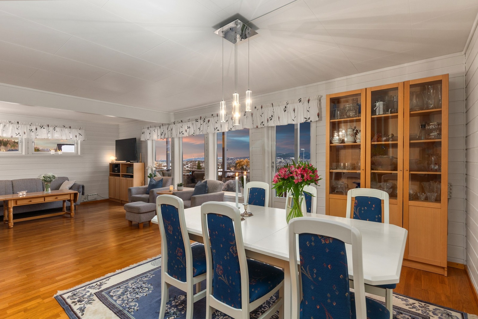 Spisestue. Galleribilde