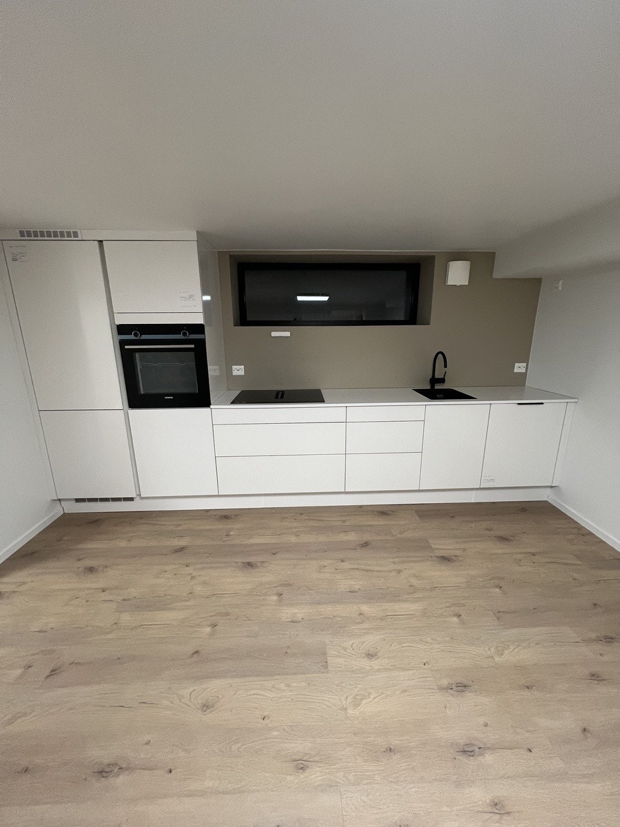 HTH-kjøkken med integrert vifte i steketopp Galleribilde