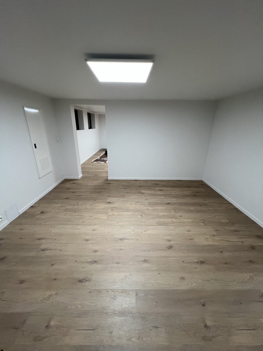 Kjøkken med god plass med plass til spiseplasss / hyller el. Kan vurderes innredet ved behov Galleribilde