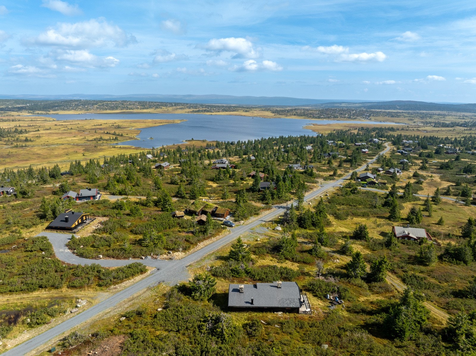 Helårsveg, solcellepanel og vann i vannposter Galleribilde