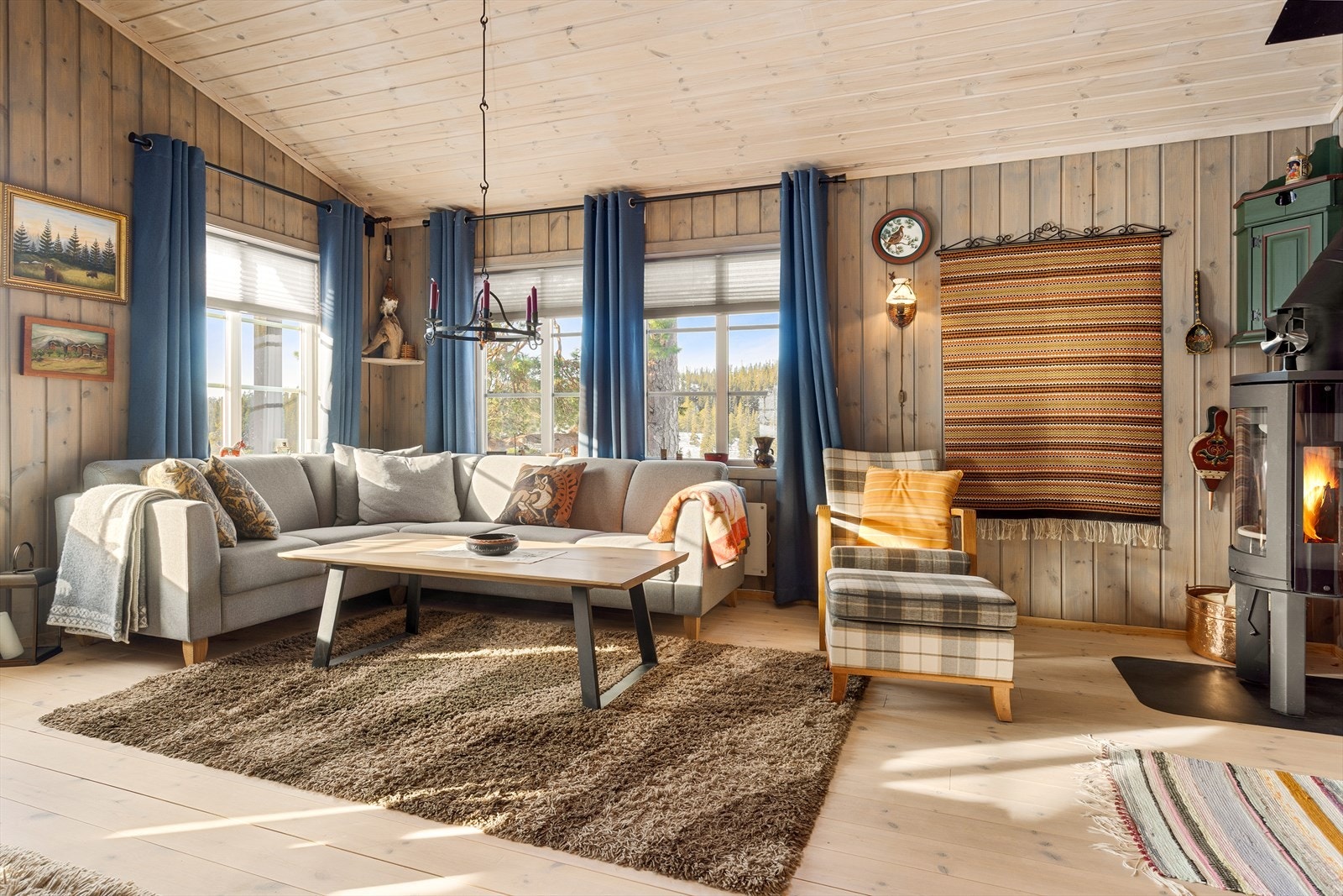 Her kan du lett møblere flere soner for både sofa- og spisegruppe. Galleribilde