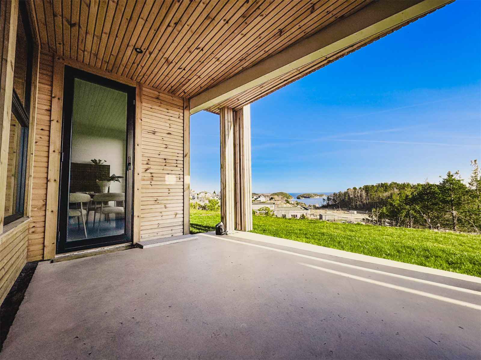 Stor, flott uteplass med nydelig utsikt! Galleribilde