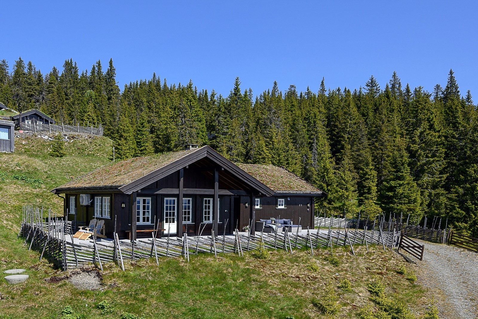 Tiltalende hytte i flotte og attraktive omgivelser. Galleribilde