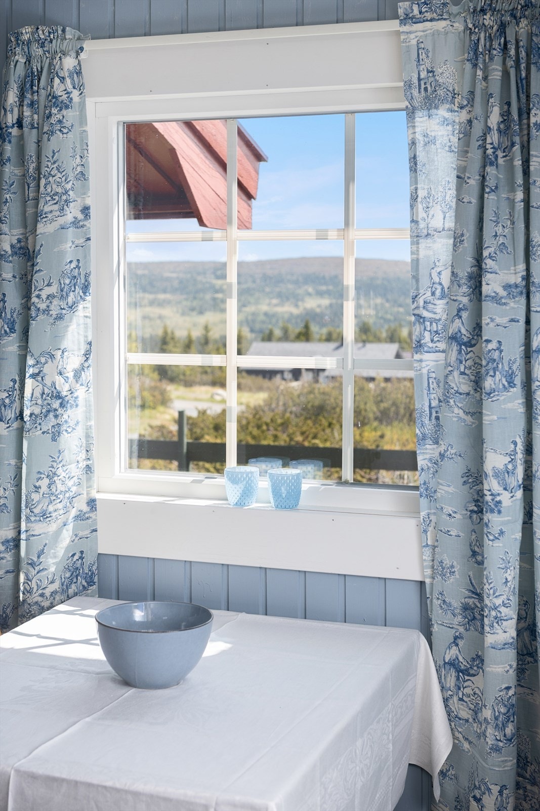 Nydelig utsikt fra kjøkkenbordet. Galleribilde