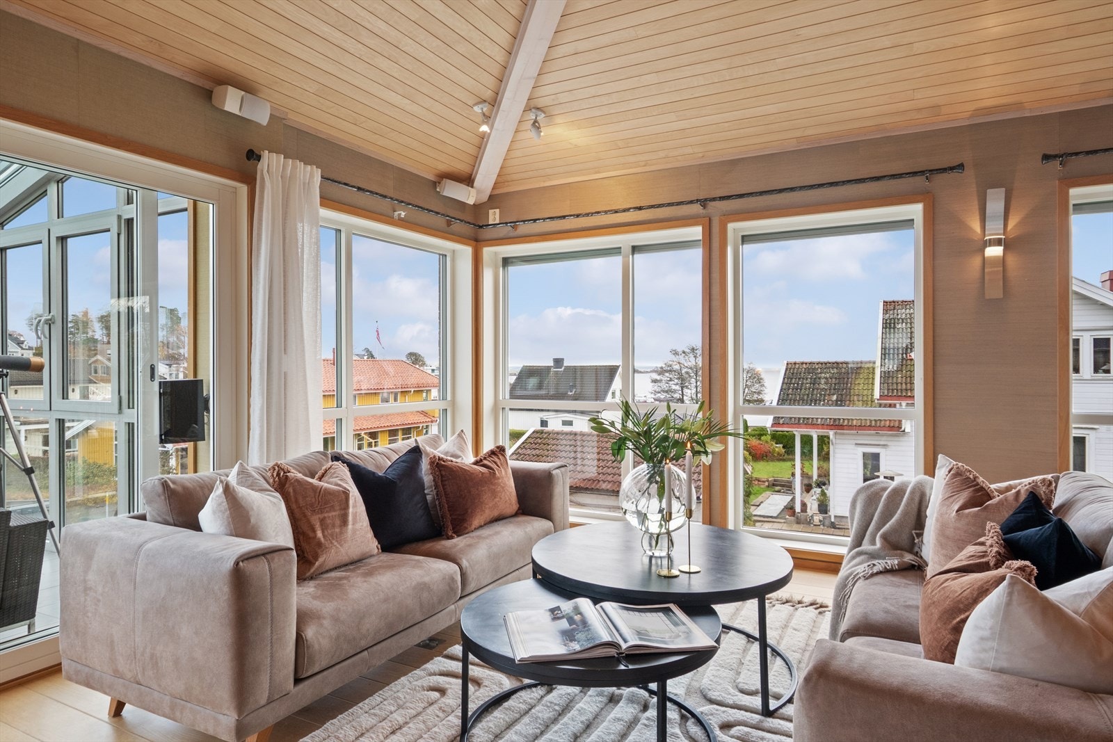 Fra boligen har du sjøutsikt ned mot Klopp. Galleribilde