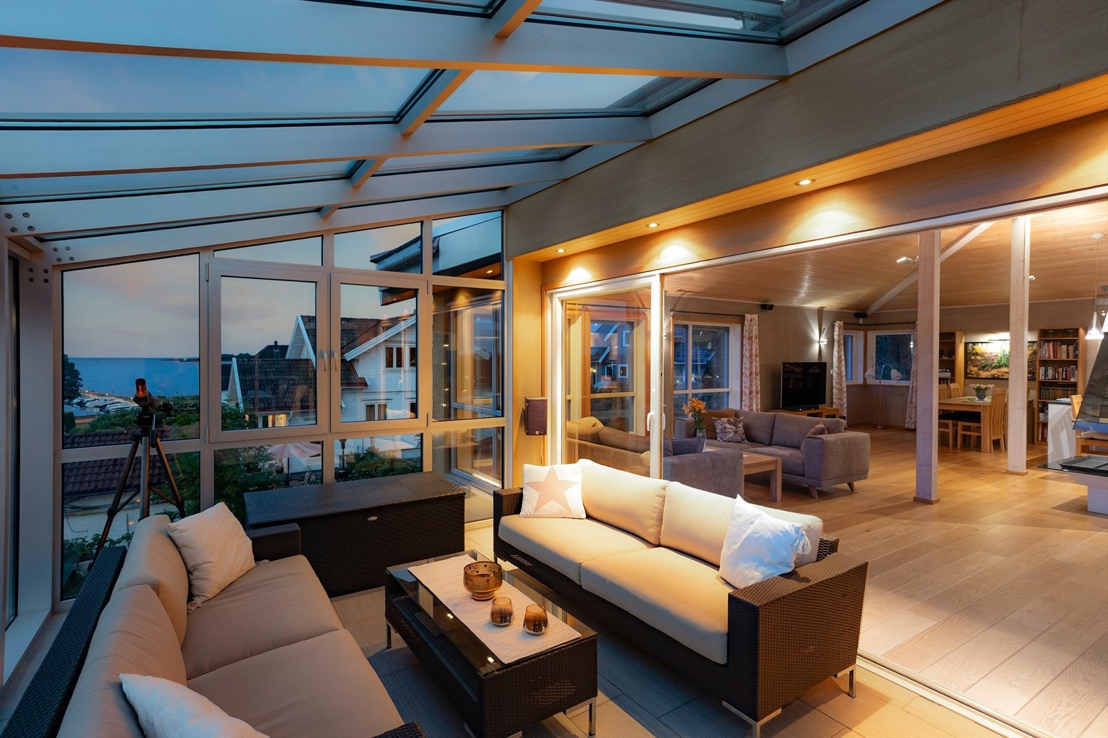 Her får du en flott innglasset vinterhage på 17 kvm. Galleribilde