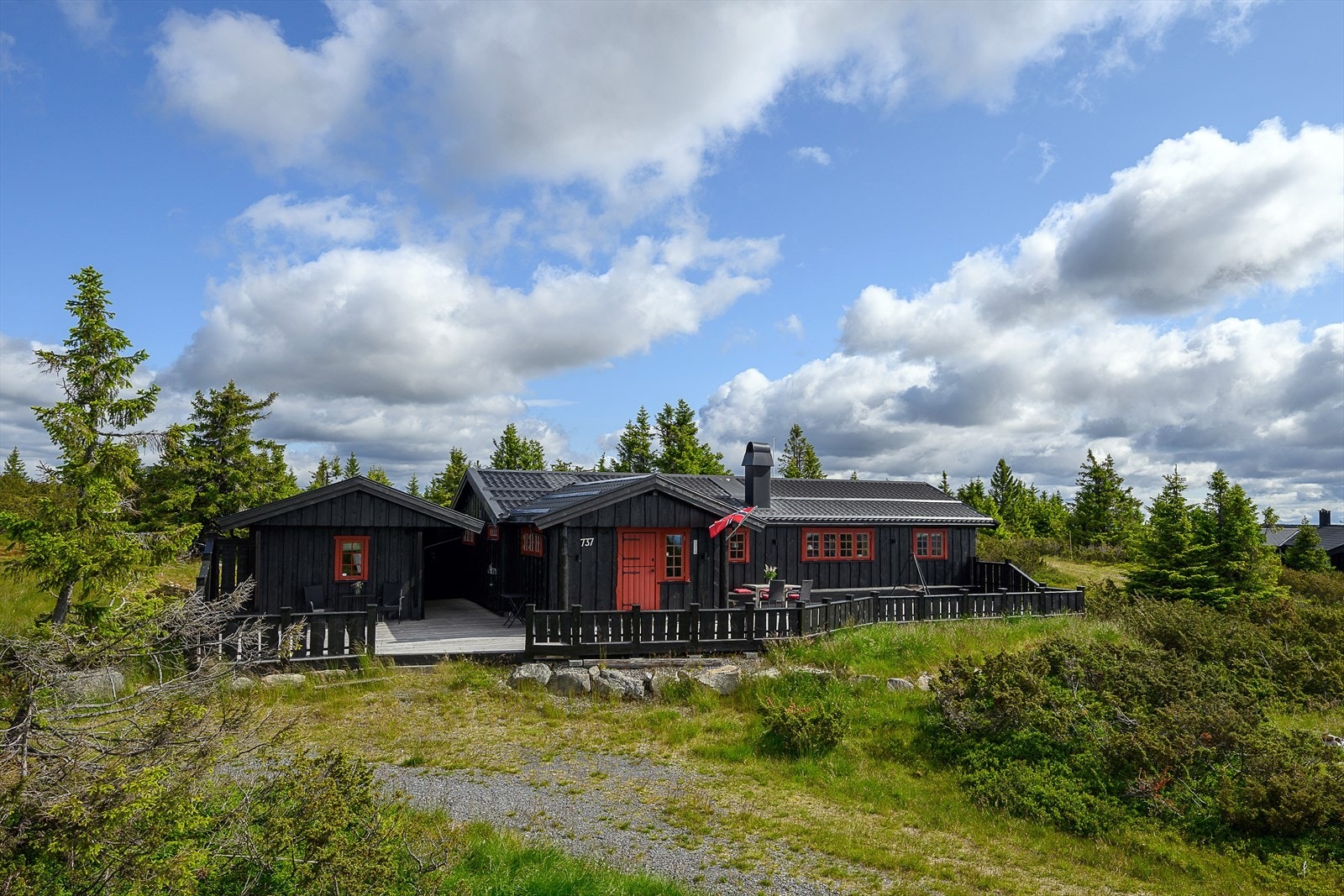 Hytta ligger i attraktive omgivelser på Storåsen, omgitt av flott natur og ypperlig turterreng. Skiløyper og turstier er lett tilgjengelig. Galleribilde