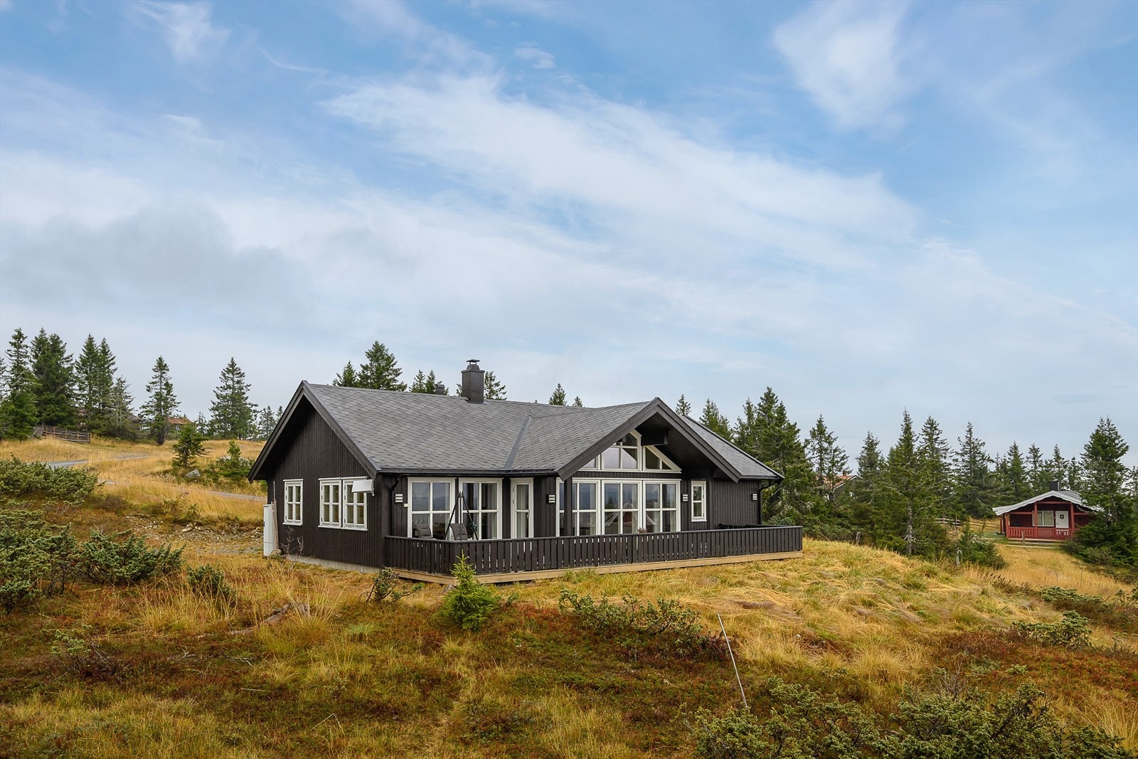 Dette er et perfekt utgangspunkt for turer og aktiviteter sommer som vinter. Løyper og stier er meget lett tilgjengelig. Galleribilde