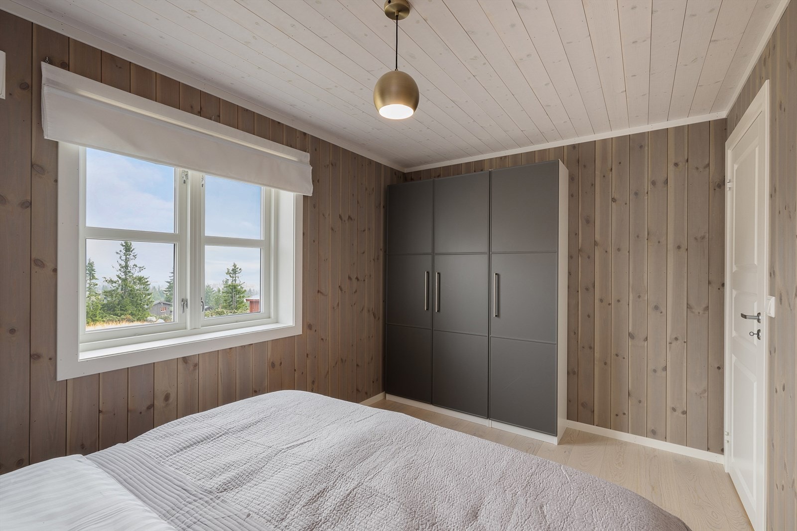 Garderobeskap for oppbevaring. Galleribilde