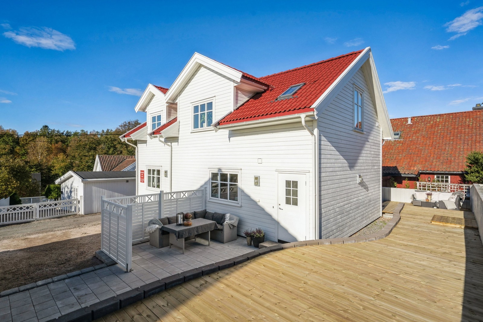 Tre terrasser bak huset Galleribilde