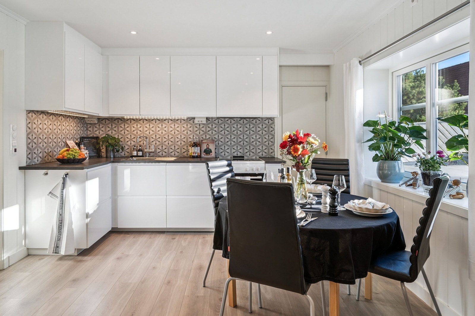 Kjøkken første etasjen Galleribilde