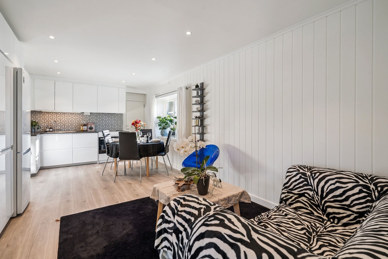 Stua og kjøkken første etasjen Galleribilde