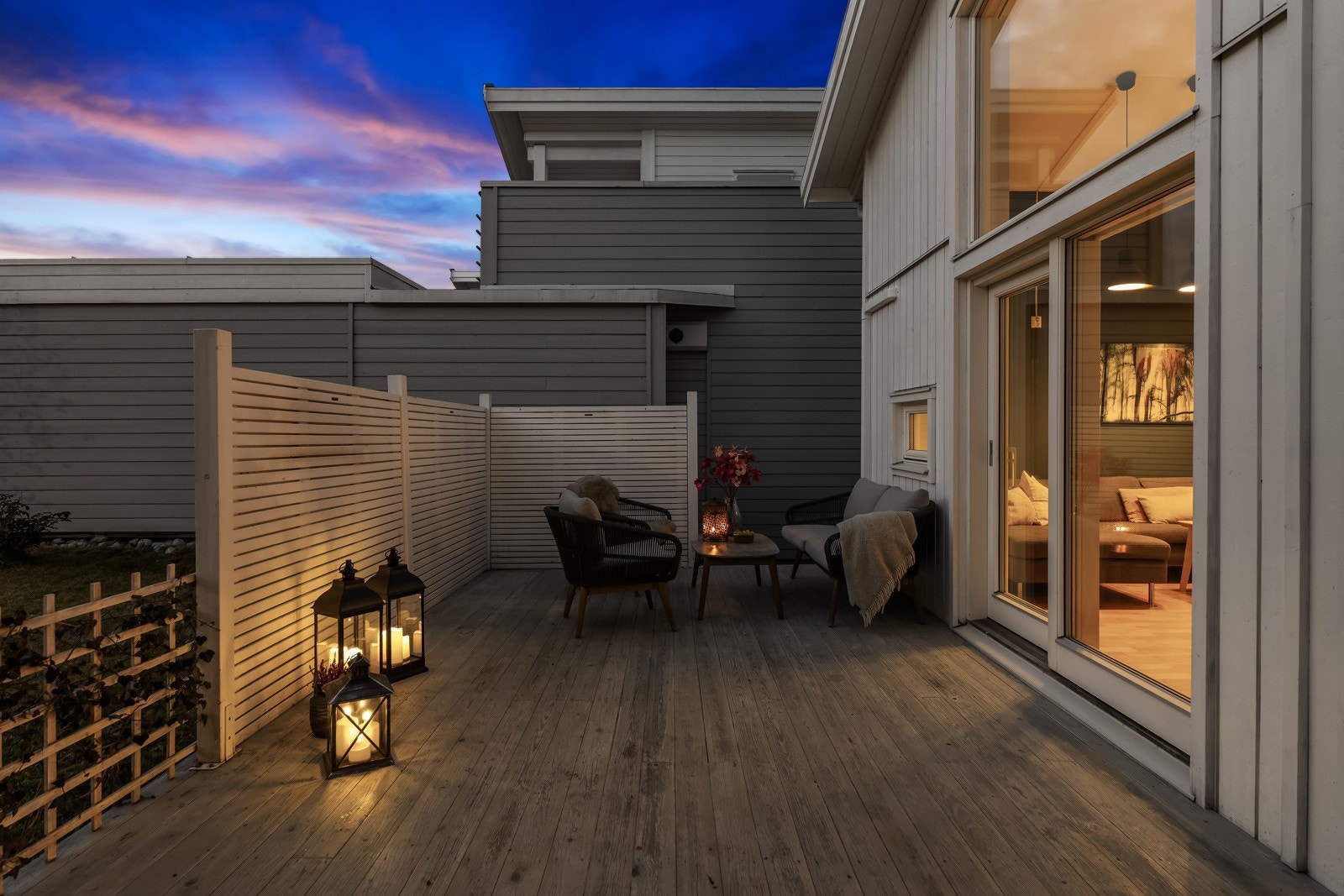 Skjermet terrasse på ca. 25 kvm. vedinngangen til boligen. Adkomst fra stue. Galleribilde