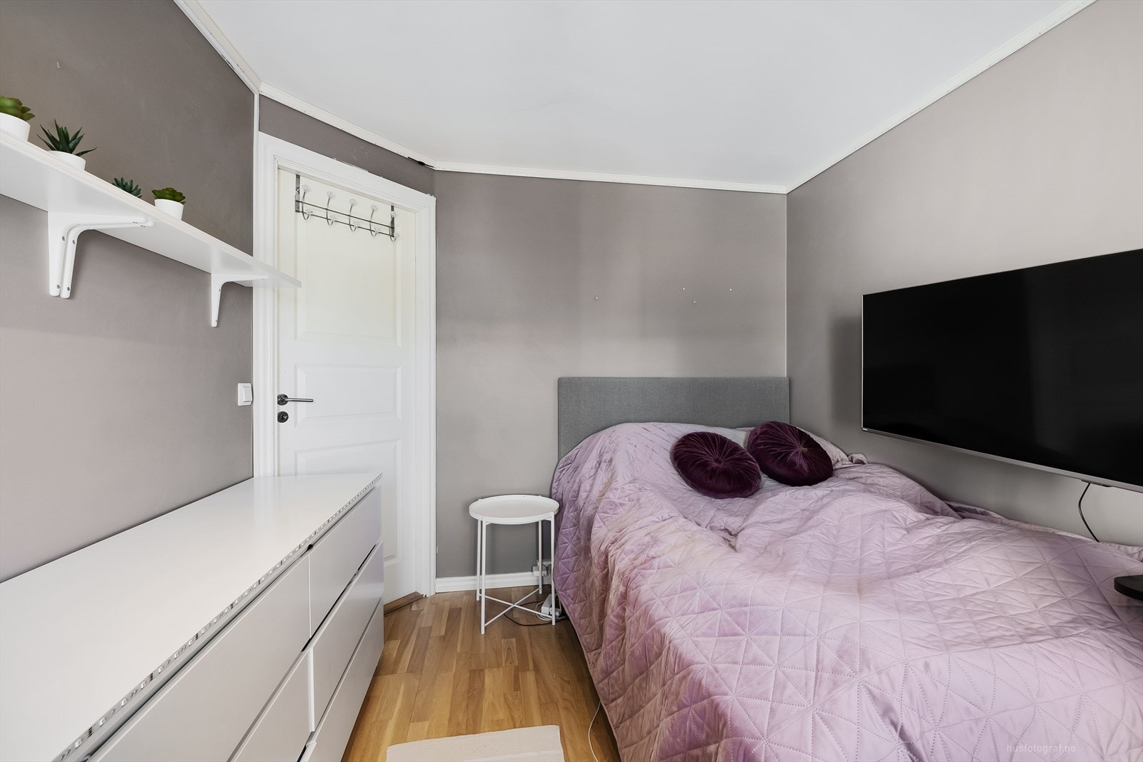 Plass til oppbevaring i kommode. Galleribilde