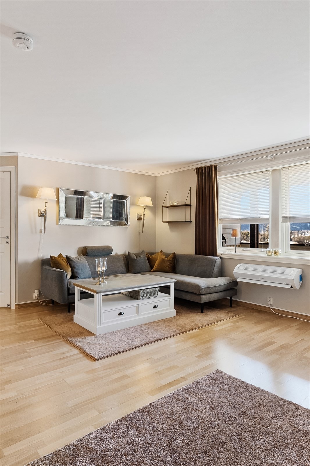 Lys og pen stue. Galleribilde