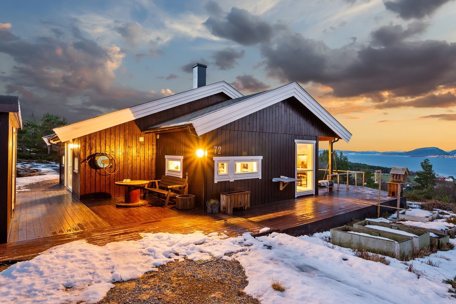 Størrelsen på terrassen gir flere soner for ulikt bruk. Galleribilde