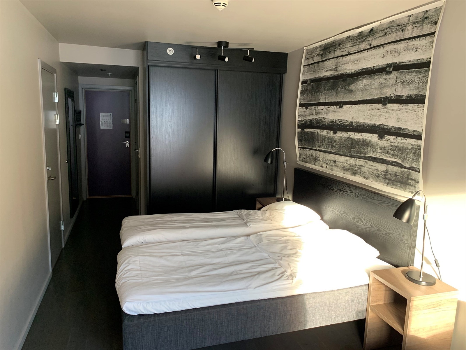 Connection room - bilder fra lik naboleilighet Galleribilde