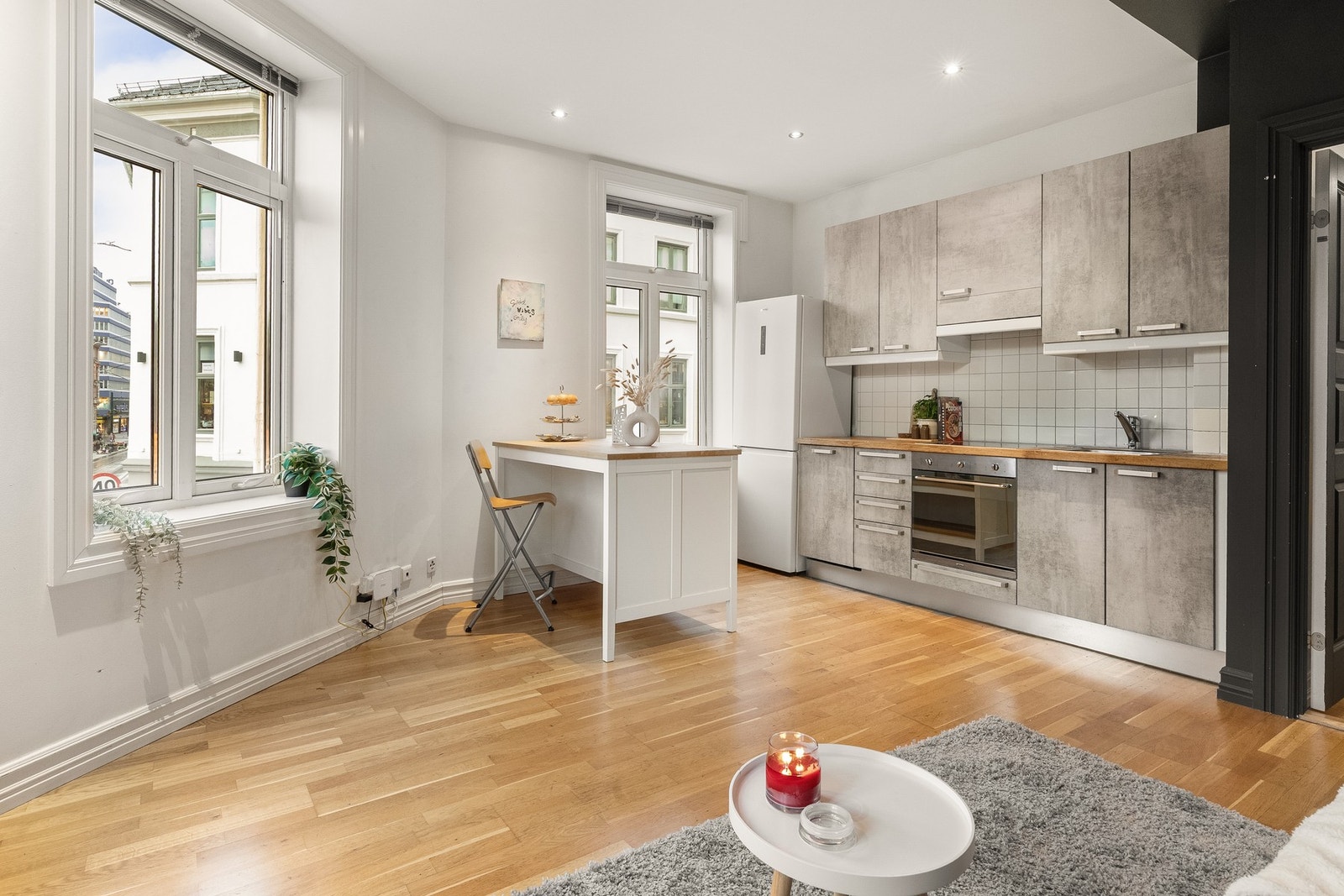 Lys og attraktiv 2-roms beliggende i 2. etasje. Galleribilde