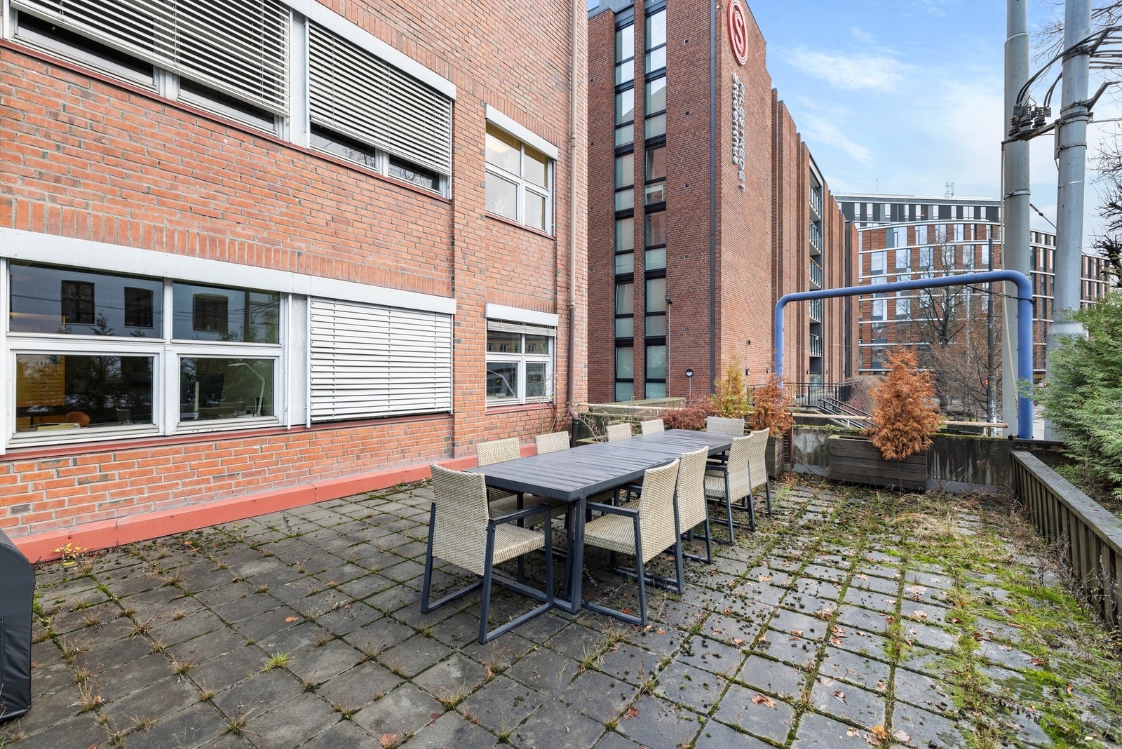 Felles uteområde med sittegruppe. Galleribilde