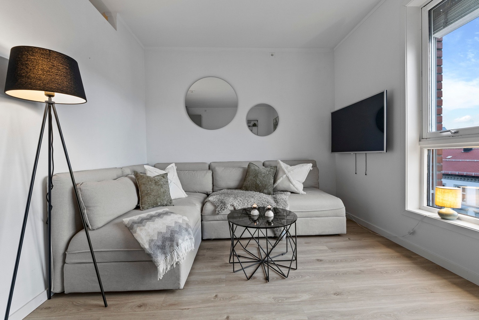 Gulvet er av laminat. Galleribilde