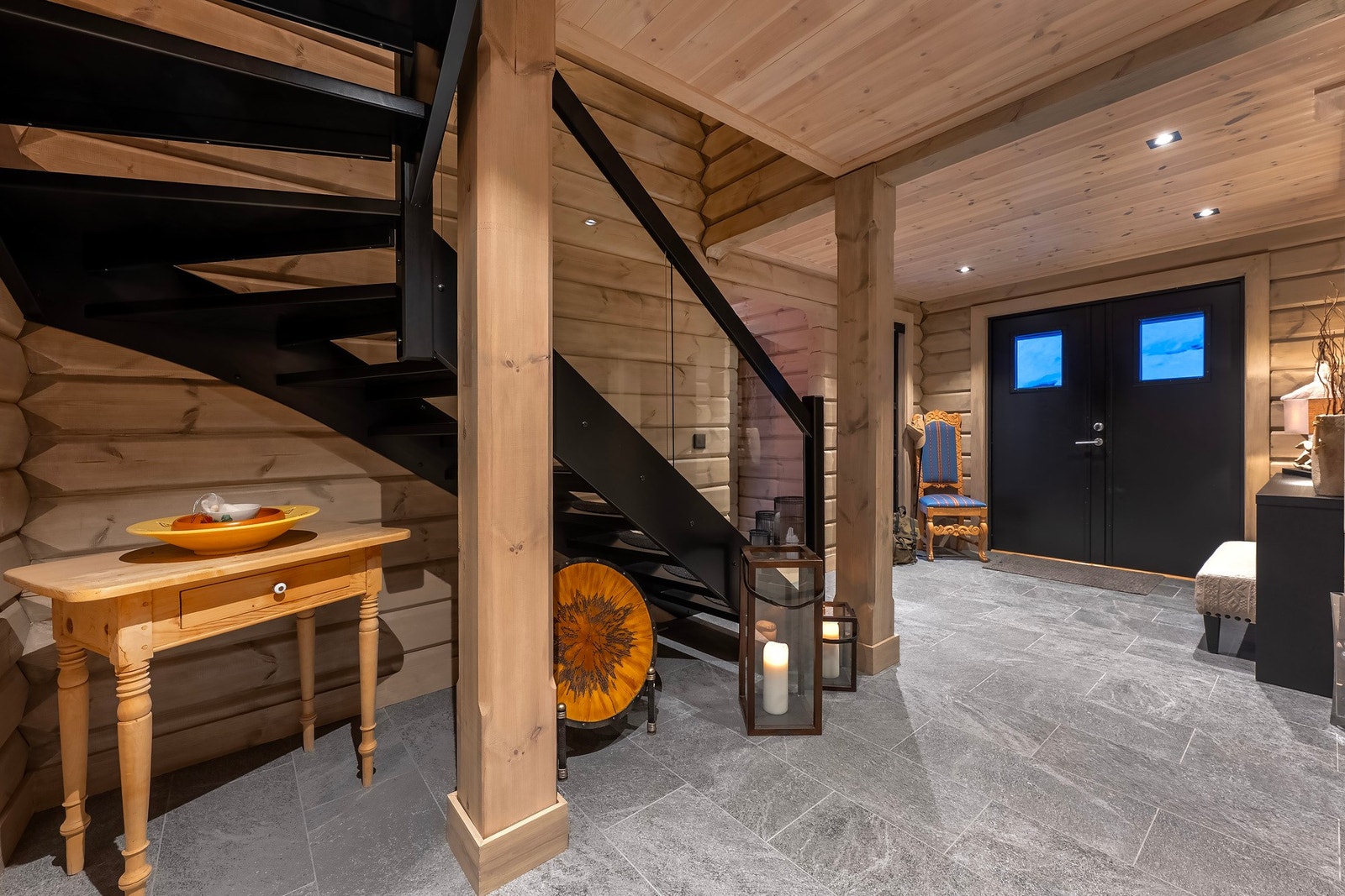 Opp trappen kommer du til overetasjen. Galleribilde