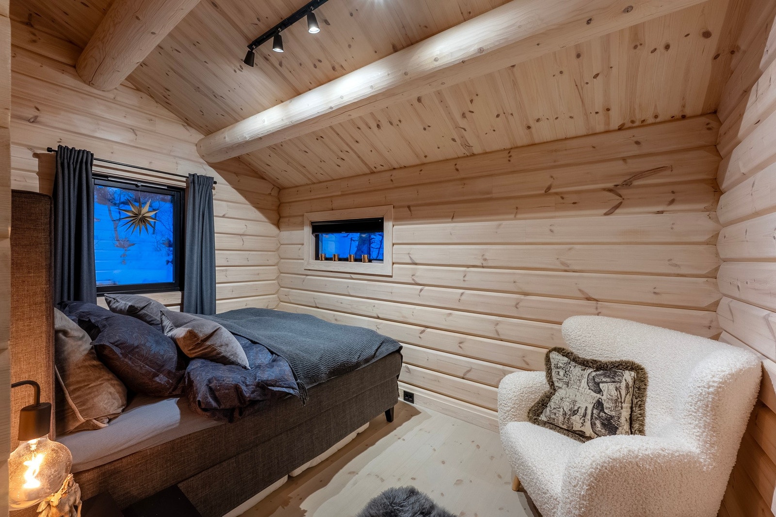 Rommet er på 9,5 kvm og med plass til enkel møblering. Galleribilde