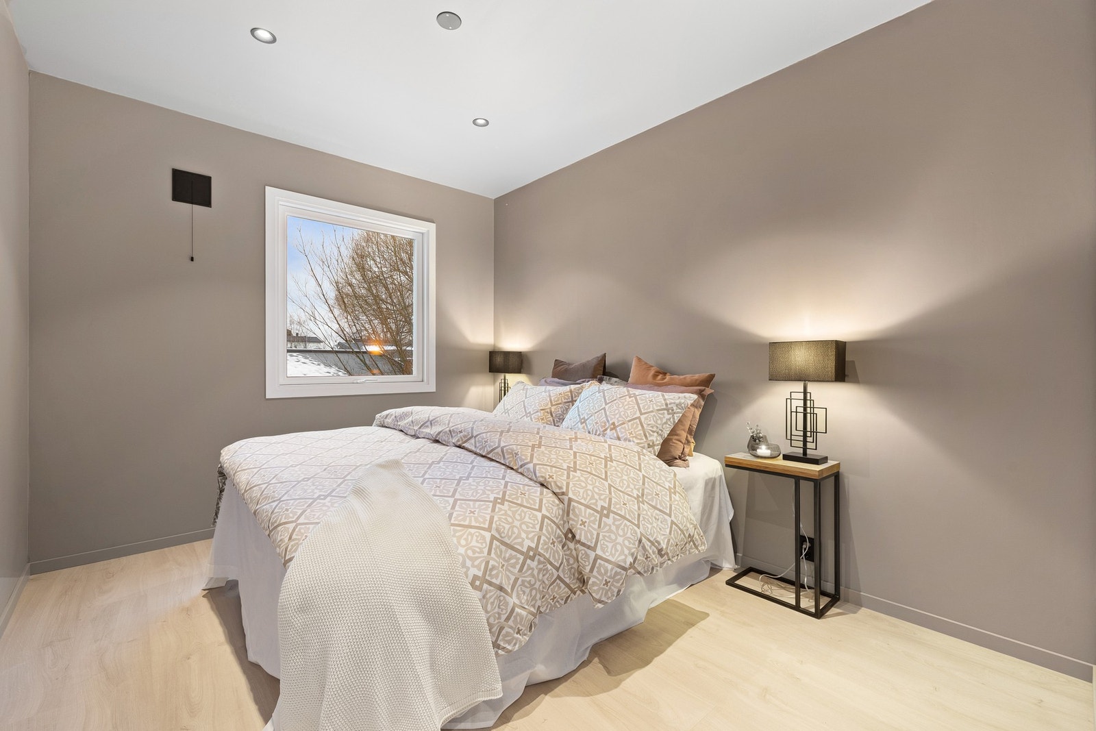 Leiligheten har tre soverom på 7, 8 og 9 kvm. Galleribilde