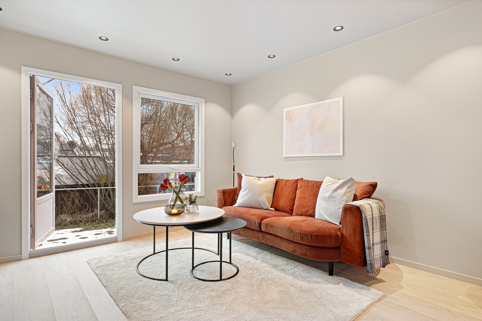 Leiligheten gjennomgikk større oppussing på bla. overflater, elektrisk anlegg, kjøkken og bad i 2025. Galleribilde