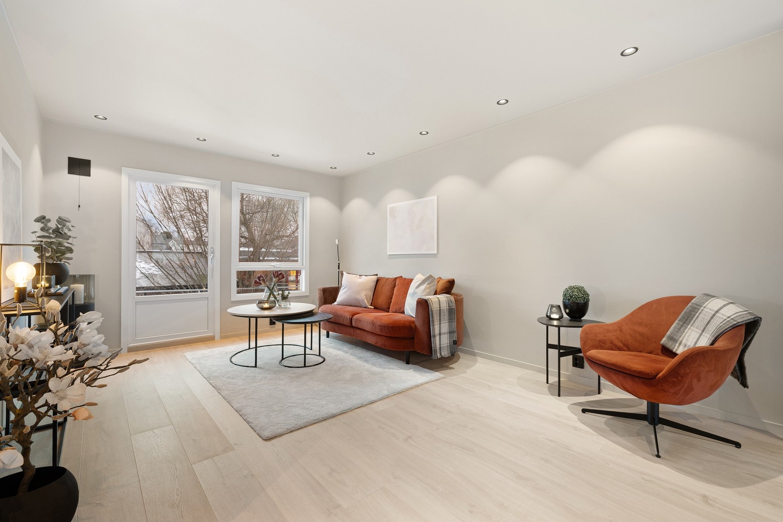 Stue-/kjøkkenløsningen er 31,5 kvm med god utforming og plass til å møblere i stue- og spisestuesone. Galleribilde