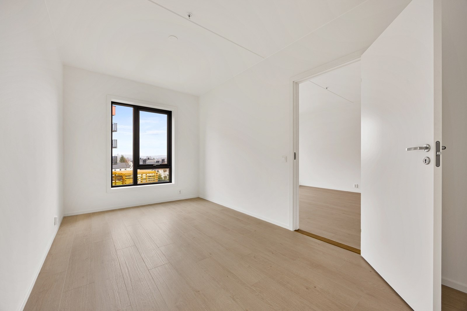 Soverommet er på 12,1 m² og har god plass til dobbeltseng og garderobeskap. Galleribilde