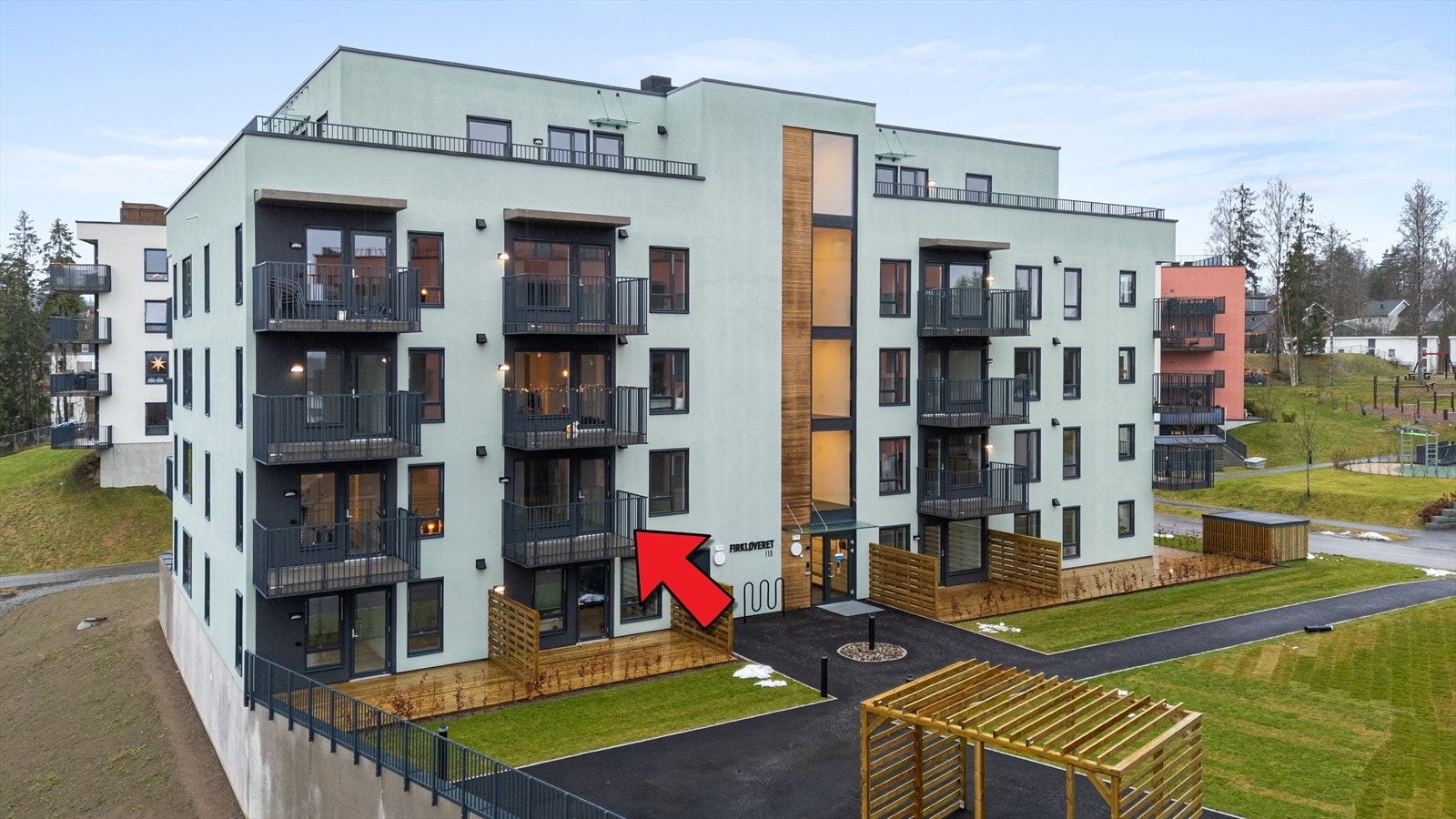 Leilighetens plassering i bygget er markert med pil. Galleribilde